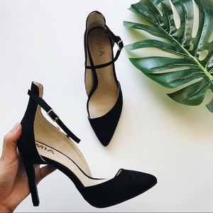 Black Pointy Toe Asymmetrical Pump Heels